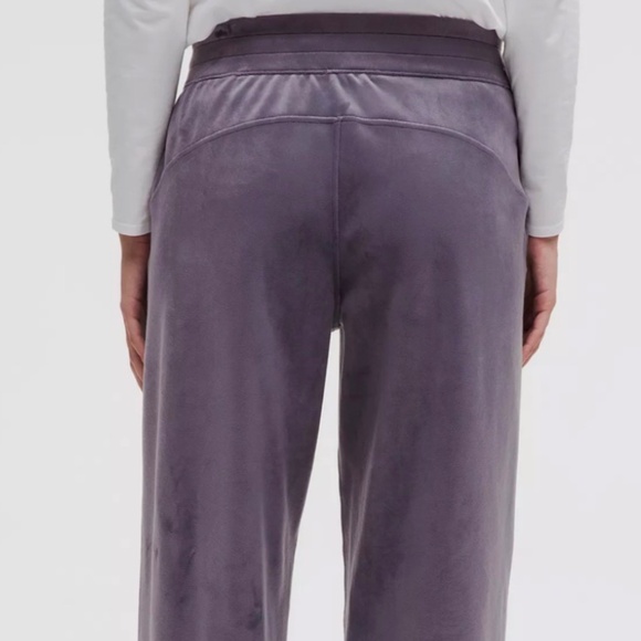 Lululemon Women’s velvet track suit - Top & Pants - Picture 4 of 7